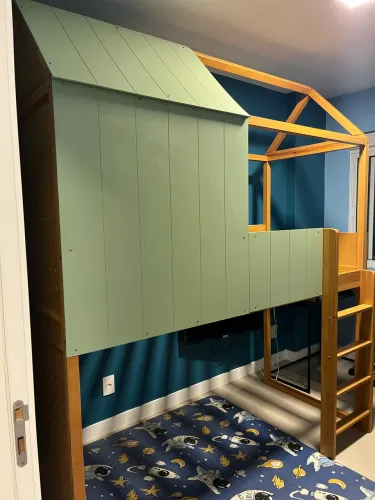 Cama Infantil Casinha Loft Tok&Stok - Alta, Completa e Diferenciada