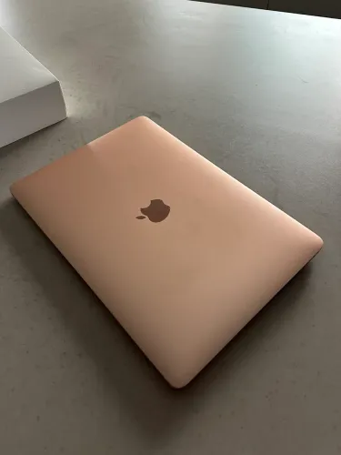 MacBook Air M1 8GB RAM / 256GB SSD - Gold