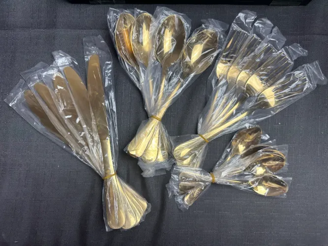 Kit talheres dourados 24 peças