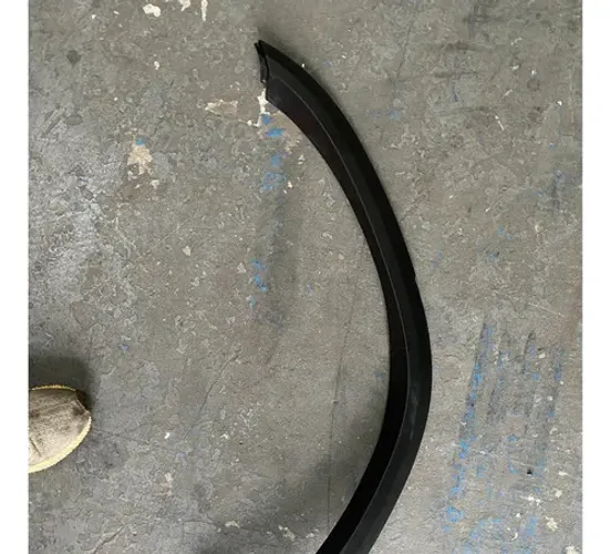 Acabamento Para Lama Traseiro Direito Hilux Sw4 2021 2022