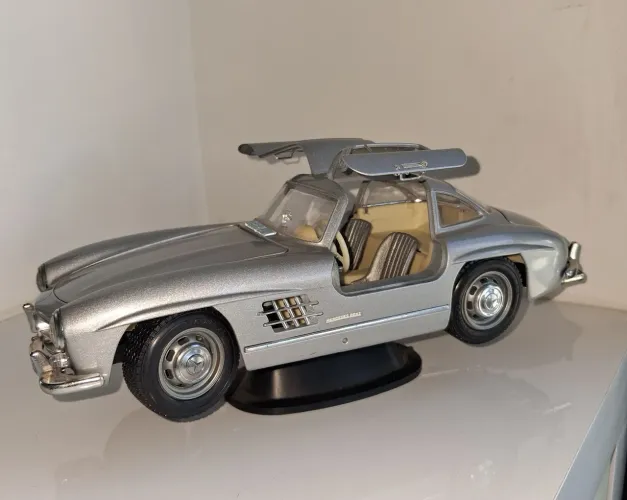 Mercedes Benz 300 SL 1954 1:18 Burago 