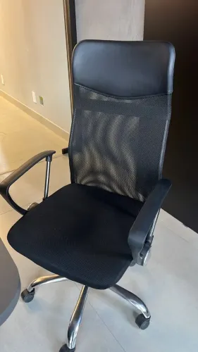 Cadeira Presidente Escritório Ergonômica MMI com Rodas e Tecido Mesh Preta