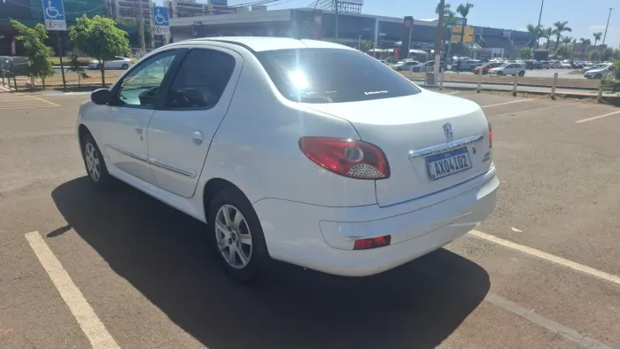 Peugeot 207 Active 1.4 Flex 8V 5P 2014