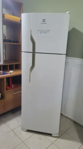 Geladeira Electrolux DFN39 usada