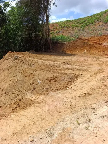 Vendo 2.000m² em meia legua...