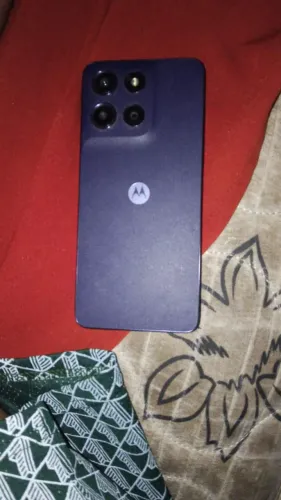 Estou vendendo um Motorola 17 258 gb está novo todo mês de uso