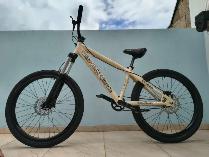 Bike Wheeling Aro 26 - perfeita pra manobras e grau - excelente estado
