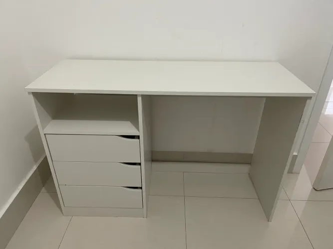 Mesa de escritório / estudo