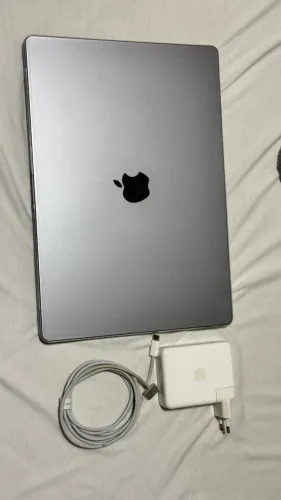 MacBook Pro 16 polegadas M1 Pro 16GB 512GB - Impecável + Carregador