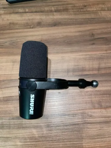 Microfone Shure Mv7+ Podcast - Preto Dinâmico