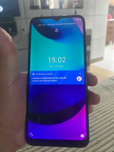 Celular semi novo funcionando perfeitamente moto e20 com carregador 180 aceito proposta