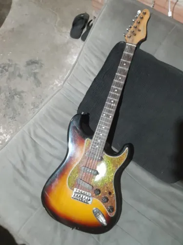 Guitarra usada em perfeito estado