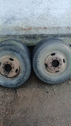 vendo 4 pneus 16 da F4000 (750)
