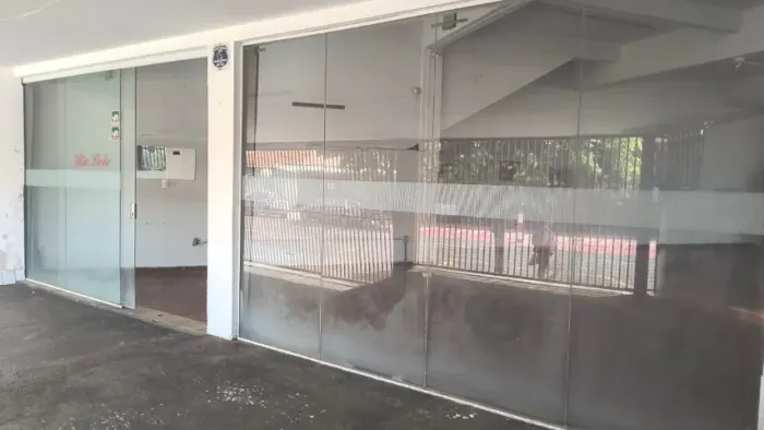 Salão 120m2 no Roseiral, fronte Av. José Bonifácio em ÓTIMA LOCALIZAÇÃO para alugar
