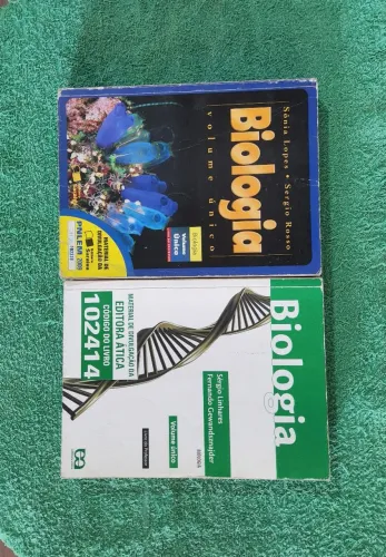 Biologia Volume Único de Sérgio Linhares e Biologia Volume Único de Sônia Lopes