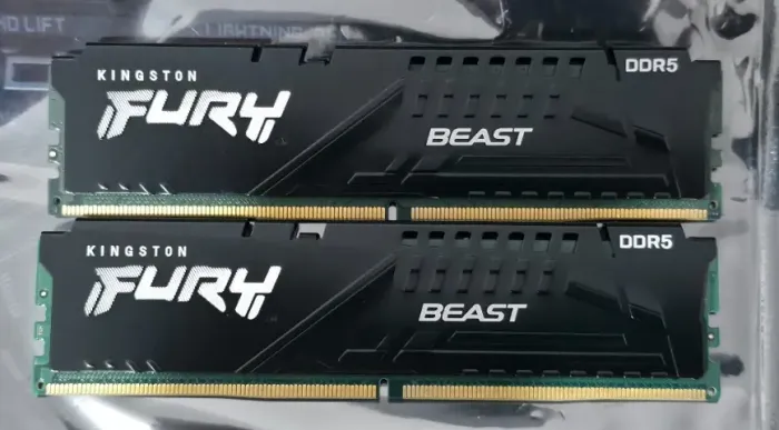 Memória RAM 32GB (2x16Gb) DDR5 4800Mhz@CL40 Kingston (Original) + Dissipador (Extra)