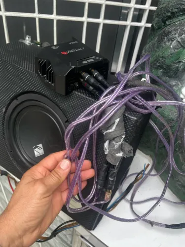 Caixa selada para carro com módulo Eletrônico