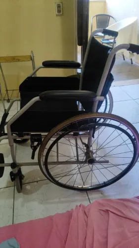 Vendo Cadeira de Rodas