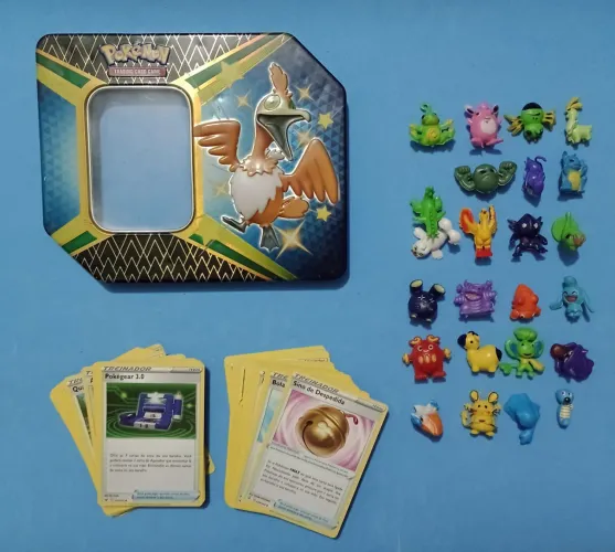 Lote de figuras e itens Pokémon