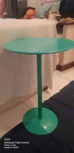 mesa lateral em metal desmontável 