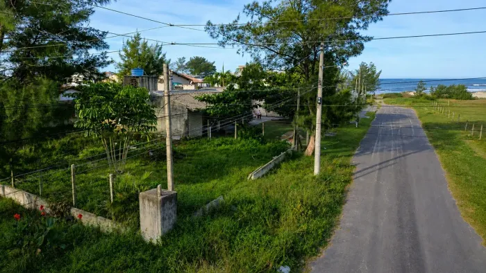 TERRENO GIGANTE DE ESQUINA HÁ 1 QUADRA DO MAR EM CAPÃO DA CANOA | PRÓXIMO AO CENTRO