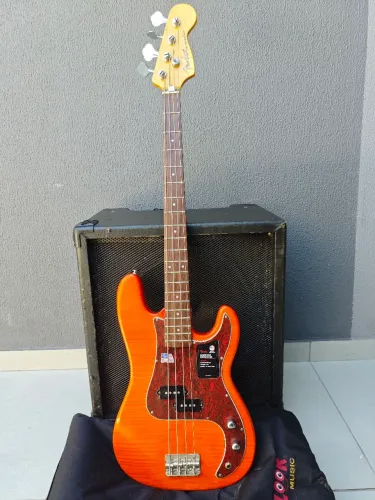 Baixo Precision Logo Fender 