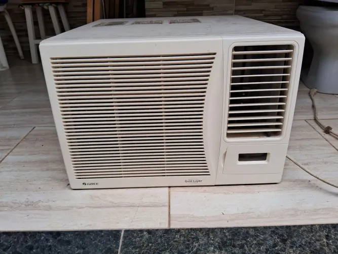 Ar condicionado 7500btus controle ruim pq a pilha estourou dentro