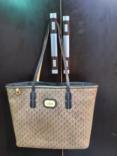 Bolsa Victor Hugo, pouco usada