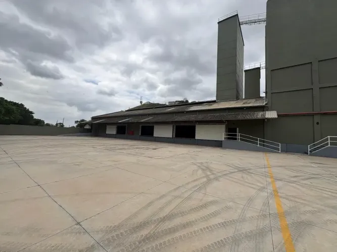 Galpão/Depósito/Armazém para aluguel tem 1559 metros quadrados