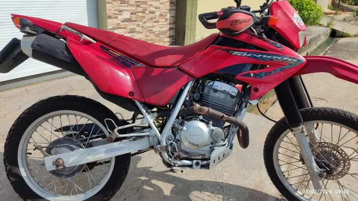 Moto pra todo tipo de terreno.