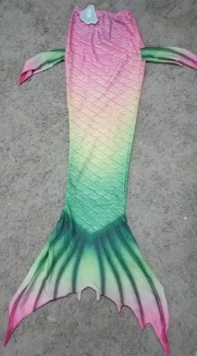 Biquíni com cauda de sereia 
