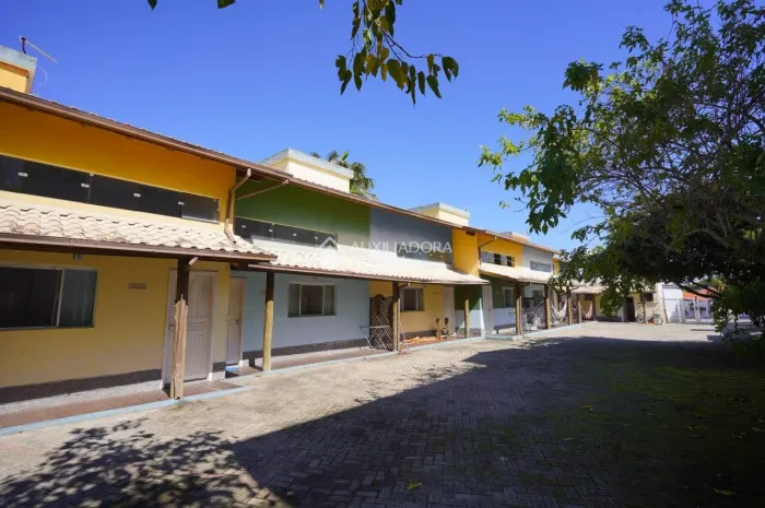 Terreno com Pousada à Venda em Florianópolis - Oportunidade de Investimento e Moradia Próx