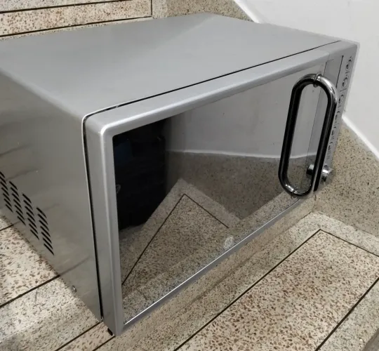 Micro-ondas GE Inox Espelhado - Elegância e Praticidade