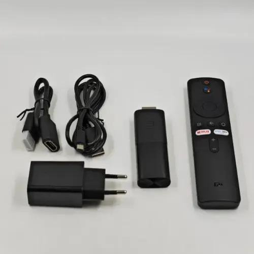 Adaptador Android TV Xiaomi Mi TV Stick MDZ-24-AA com Wi-Fi e Bluetooh
