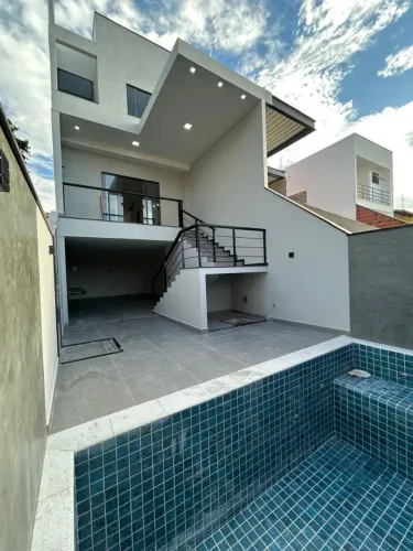 CASA COM PISCINA+ÁREA GOURMET
