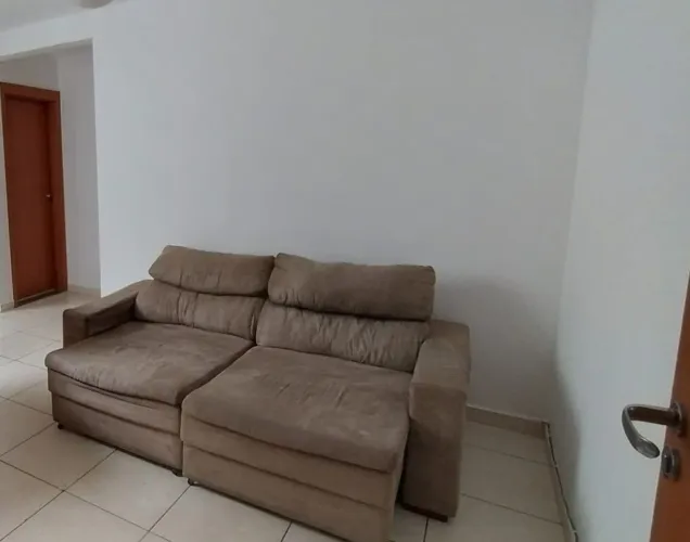 Sofá Retratil $250 e Guarda Roupa $400