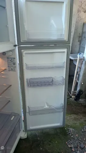 Vendo uma geladeira marca Eletrolux