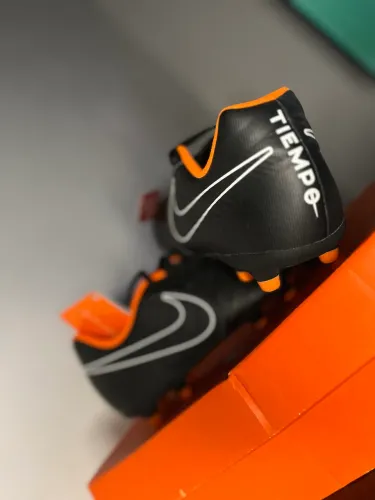 Chuteira Nike Tiempo Legend 7 Club FG Preta Laranja Sem Uso Modelo 2021