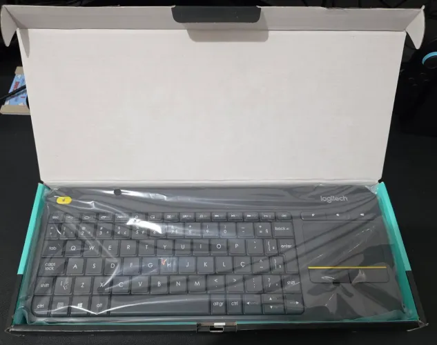 Teclado com Touchpad Wireless Logitech Media K400 Plus