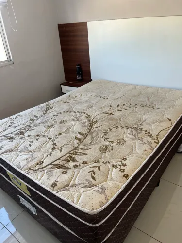 Vendo cama de casal ( box e colchão)