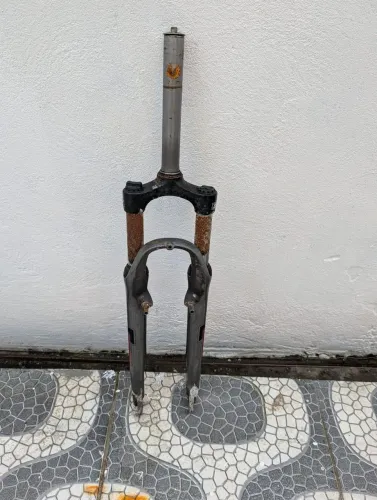 Garfo de suspensão (amortecido)