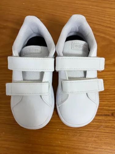 Tênis Adidas