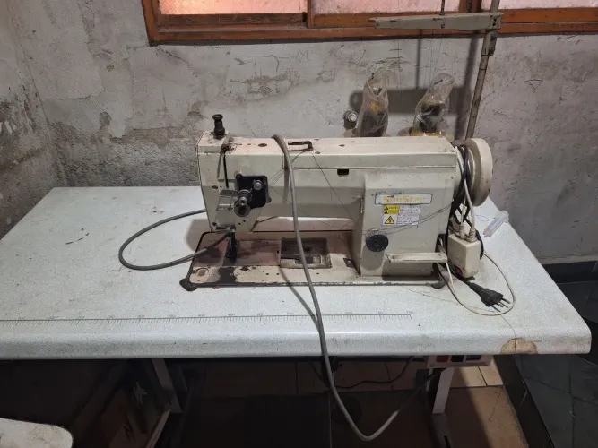 Máquina de Costura Industrial Reta SimStar Completa