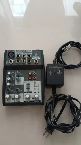 Mesa de som Behringer xenyx 502
