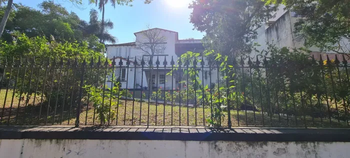 CASA HISTÓRICA À VENDA OU LOCAÇÃO COMERCIAL - CENTRO DE CAMPOS DOS GOYTACAZES