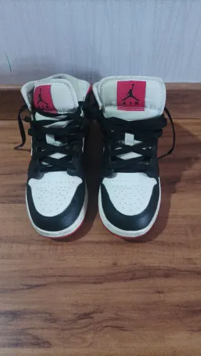 Tênis Nike Air Jordan tamanho 34 original 
