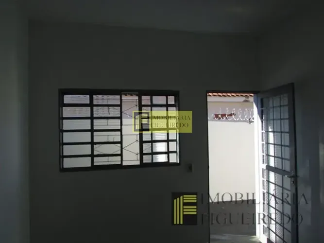 Casa para locação com 1 quarto e 2 vagas de garagem Jardim Marajó.