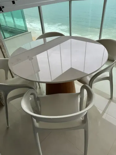 Mesa com cadeiras