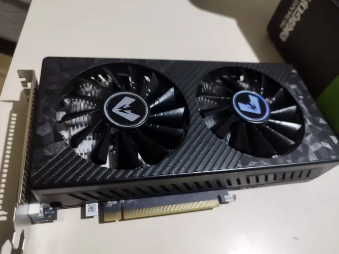 Placa de Vídeo AMD Radeon RX 590 GME 8GB GDDR5 - Impecável