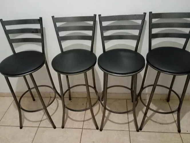 Vendo quatro banquetas bistrô